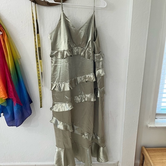 Elegant Satin Ruffle Dress in Mint Green - Picture 3 of 9